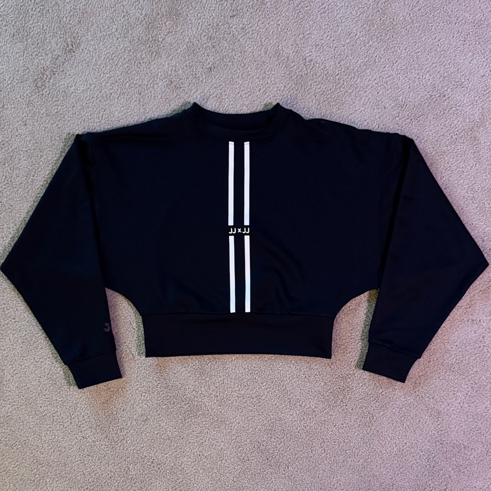 Jo+Jax Jenna Johnson Cropped Black sweatshirt